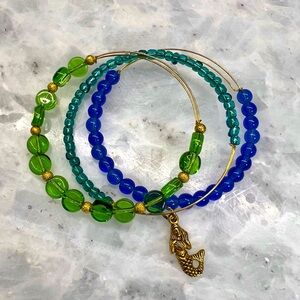 Set of 3 expandable bangle bracelets with mermaid charm